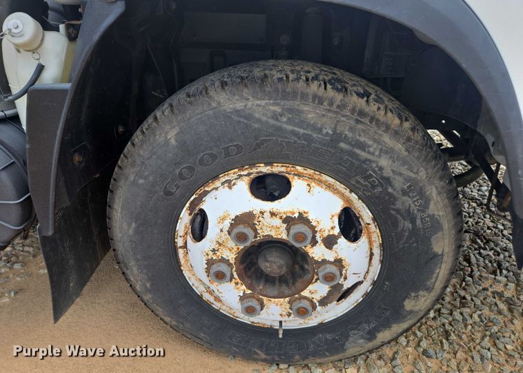 image for item YA0527 2015 Isuzu NPR box truck