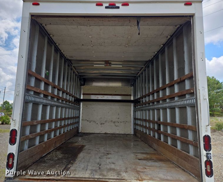 image for item YA0528 2015 Isuzu NPR box truck