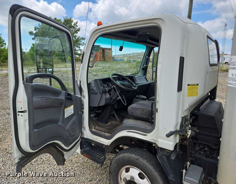 image for item YA0528 2015 Isuzu NPR box truck