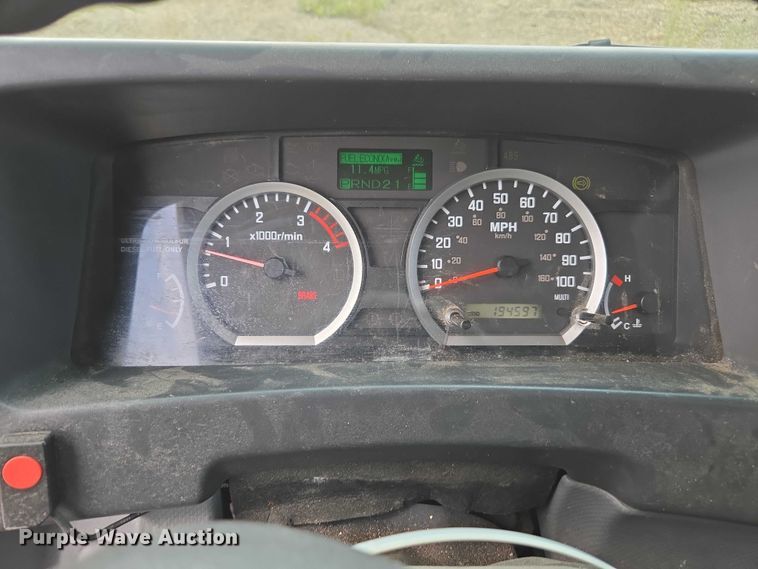 image for item YA0528 2015 Isuzu NPR box truck