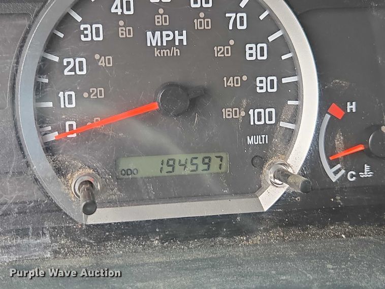 image for item YA0528 2015 Isuzu NPR box truck