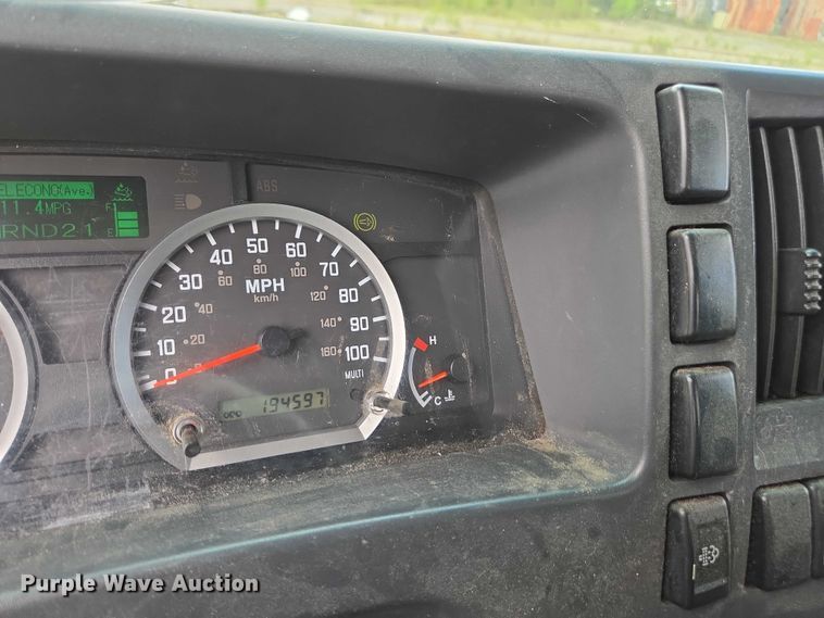 image for item YA0528 2015 Isuzu NPR box truck