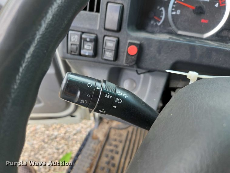 image for item YA0528 2015 Isuzu NPR box truck