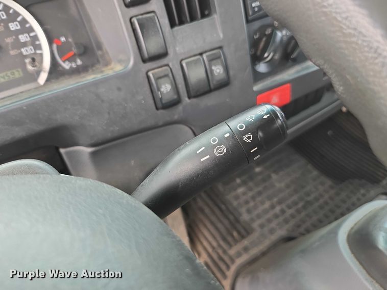 image for item YA0528 2015 Isuzu NPR box truck