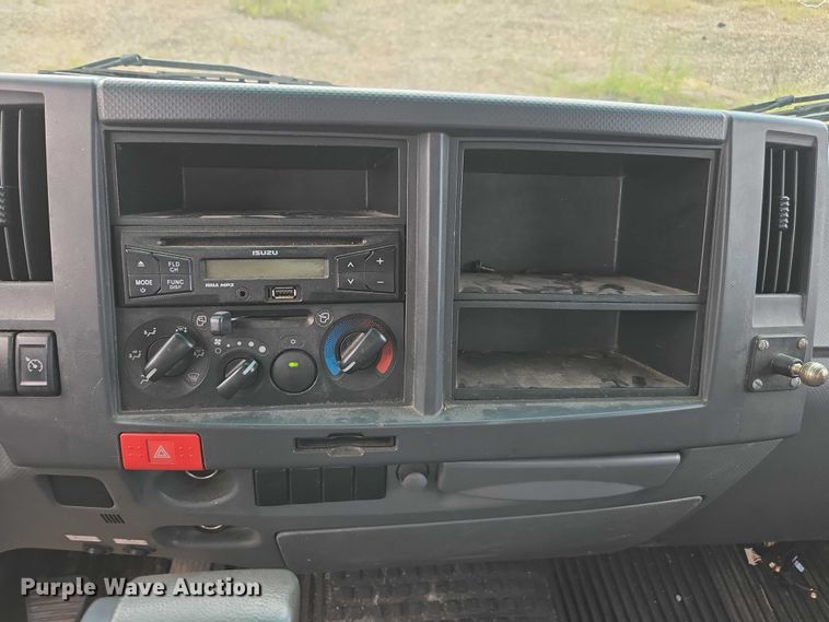 image for item YA0528 2015 Isuzu NPR box truck