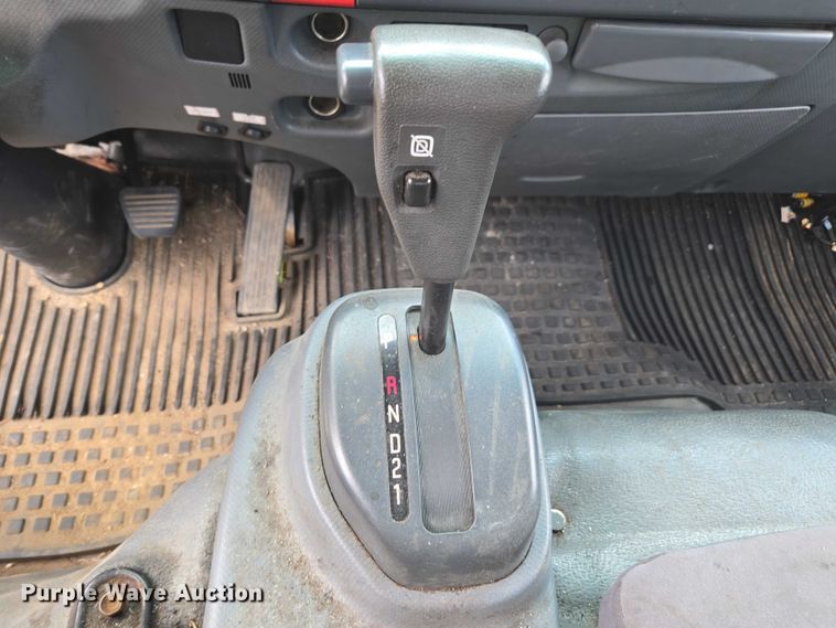 image for item YA0528 2015 Isuzu NPR box truck