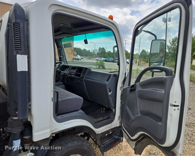 image for item YA0528 2015 Isuzu NPR box truck