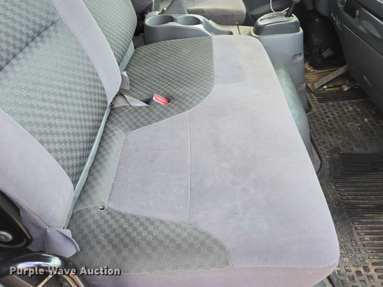 image for item YA0528 2015 Isuzu NPR box truck