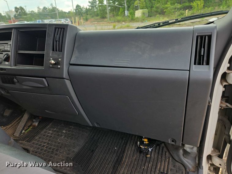 image for item YA0528 2015 Isuzu NPR box truck