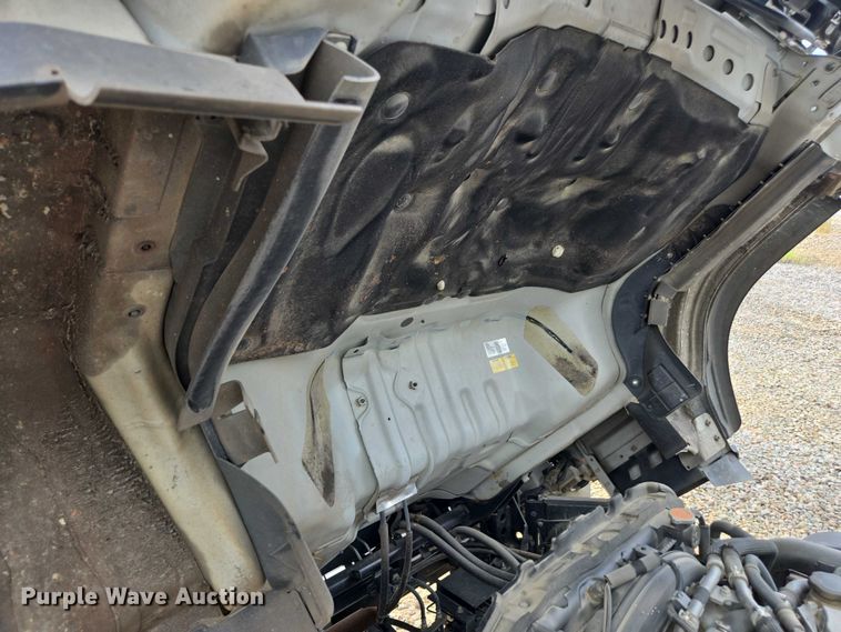 image for item YA0528 2015 Isuzu NPR box truck