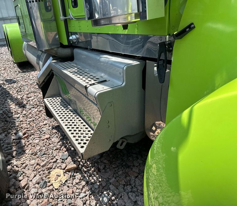 image for item YA0570 2018 Kenworth W900 semi truck