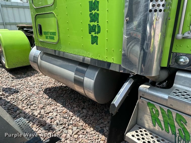 image for item YA0570 2018 Kenworth W900 semi truck