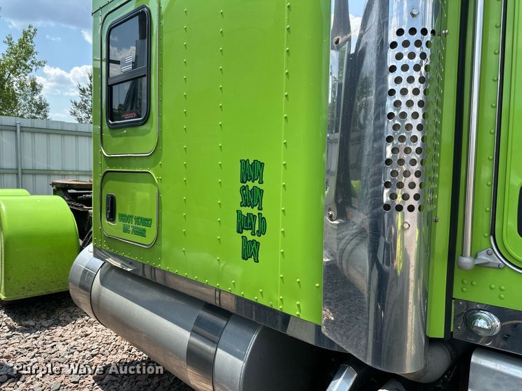 image for item YA0570 2018 Kenworth W900 semi truck