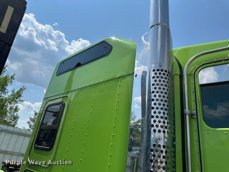 image for item YA0570 2018 Kenworth W900 semi truck