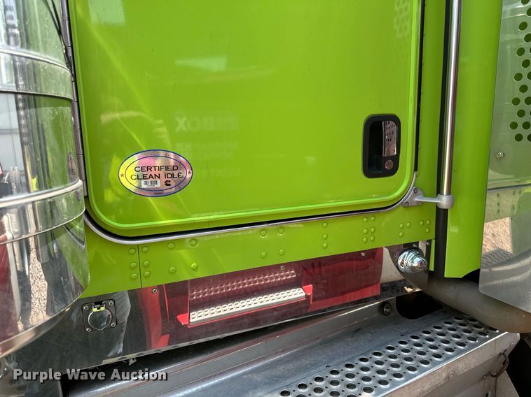 image for item YA0570 2018 Kenworth W900 semi truck