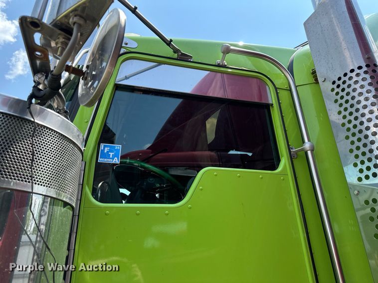 image for item YA0570 2018 Kenworth W900 semi truck