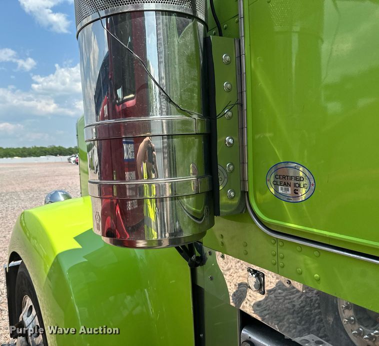 image for item YA0570 2018 Kenworth W900 semi truck