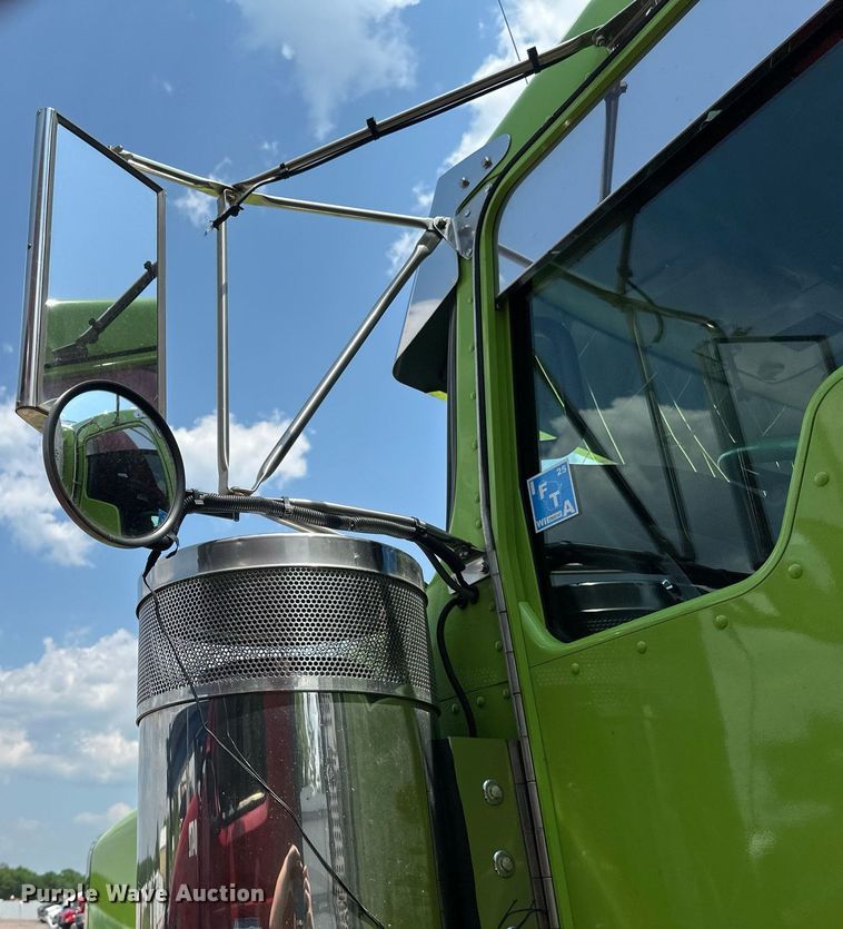 image for item YA0570 2018 Kenworth W900 semi truck