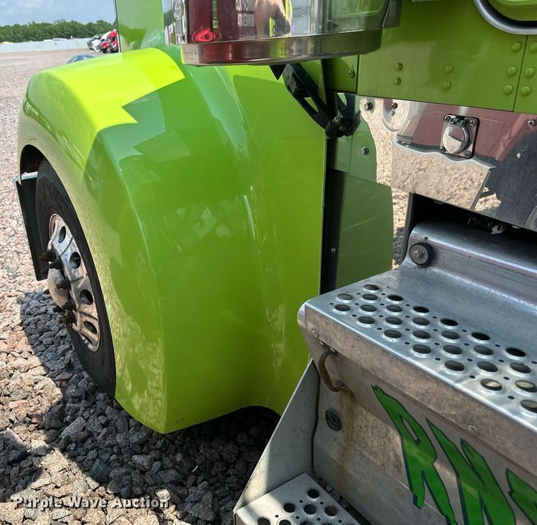 image for item YA0570 2018 Kenworth W900 semi truck