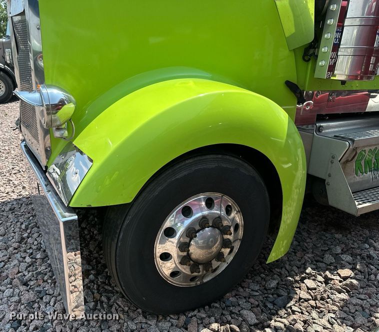 image for item YA0570 2018 Kenworth W900 semi truck