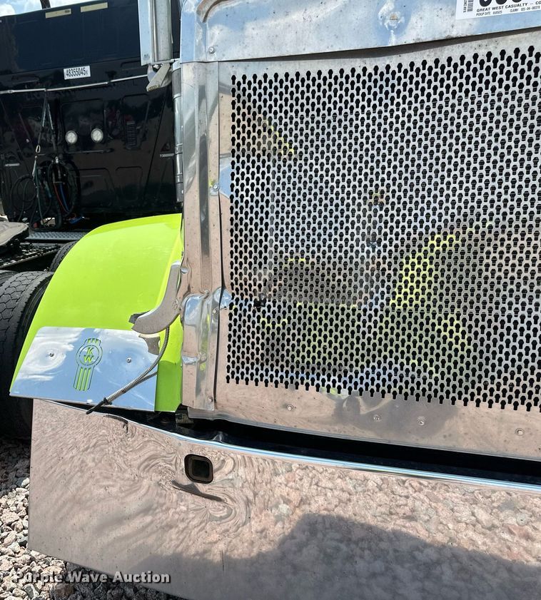 image for item YA0570 2018 Kenworth W900 semi truck