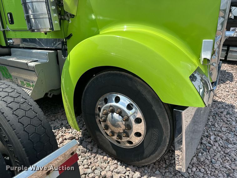 image for item YA0570 2018 Kenworth W900 semi truck