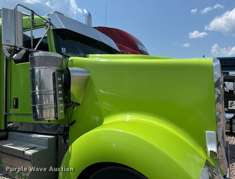 image for item YA0570 2018 Kenworth W900 semi truck