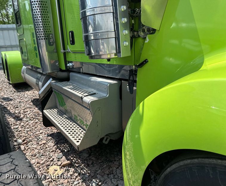 image for item YA0570 2018 Kenworth W900 semi truck
