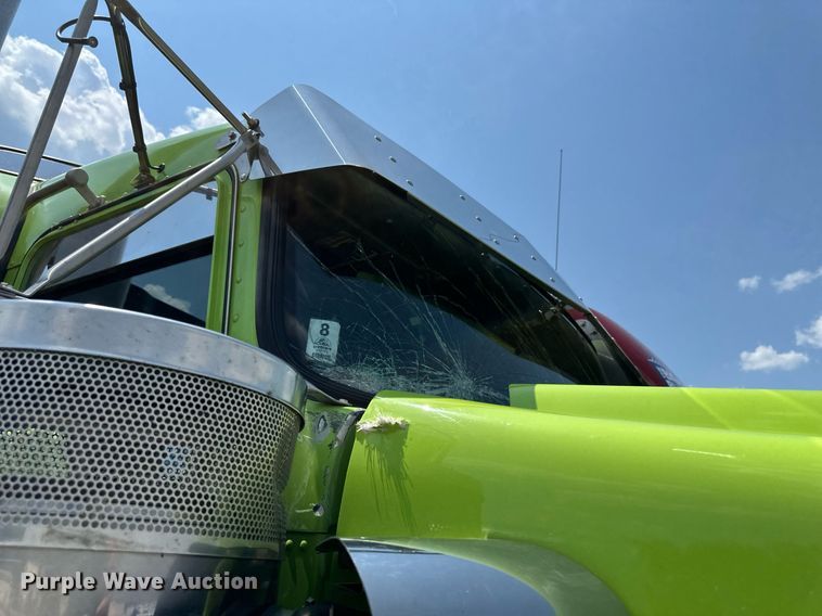 image for item YA0570 2018 Kenworth W900 semi truck