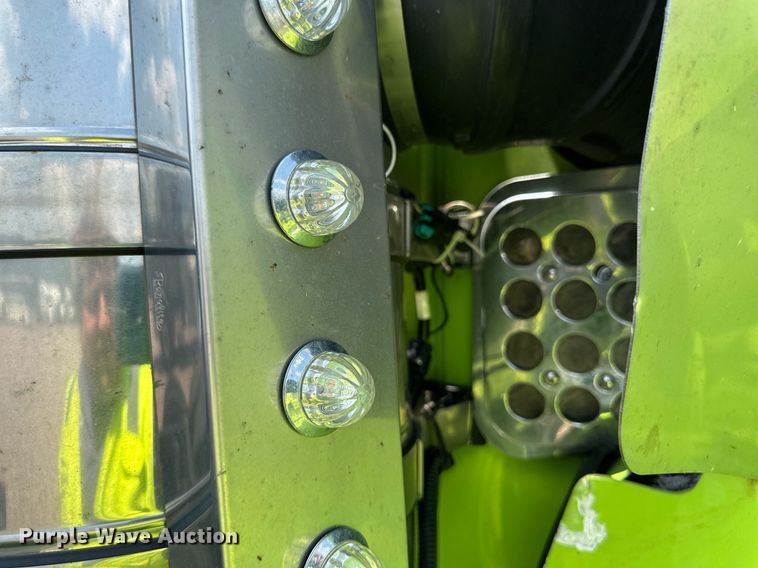 image for item YA0570 2018 Kenworth W900 semi truck