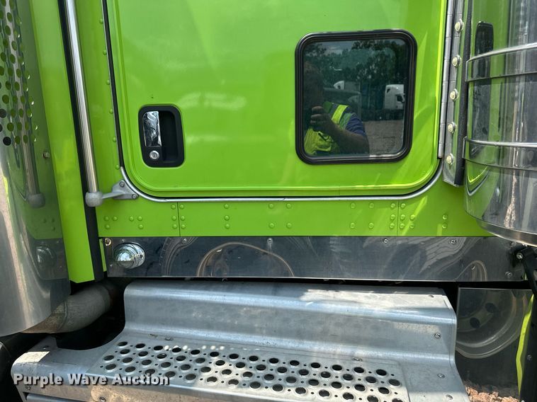 image for item YA0570 2018 Kenworth W900 semi truck