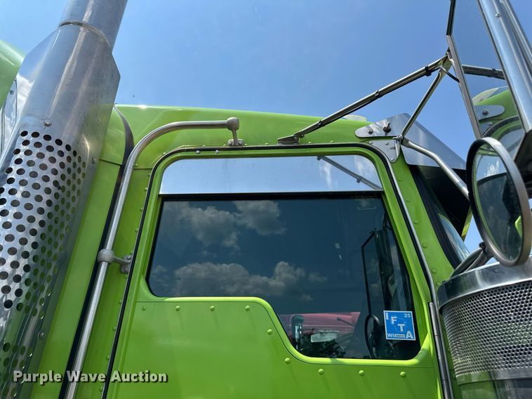 image for item YA0570 2018 Kenworth W900 semi truck