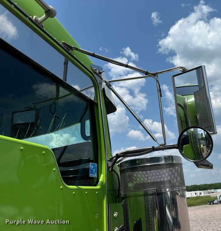 image for item YA0570 2018 Kenworth W900 semi truck