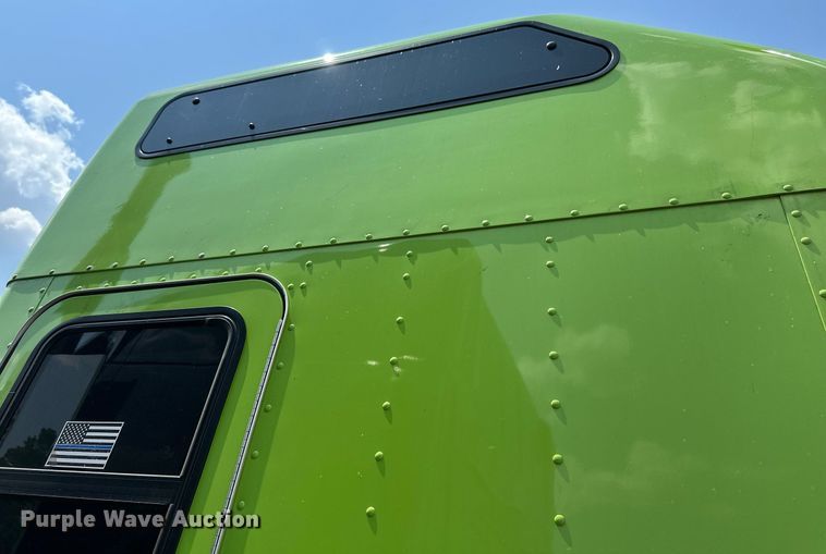 image for item YA0570 2018 Kenworth W900 semi truck