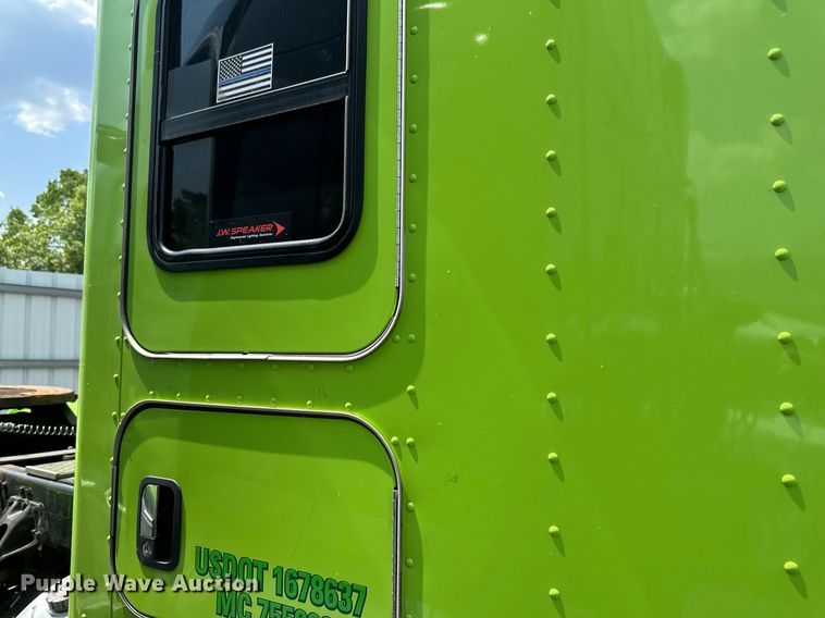 image for item YA0570 2018 Kenworth W900 semi truck