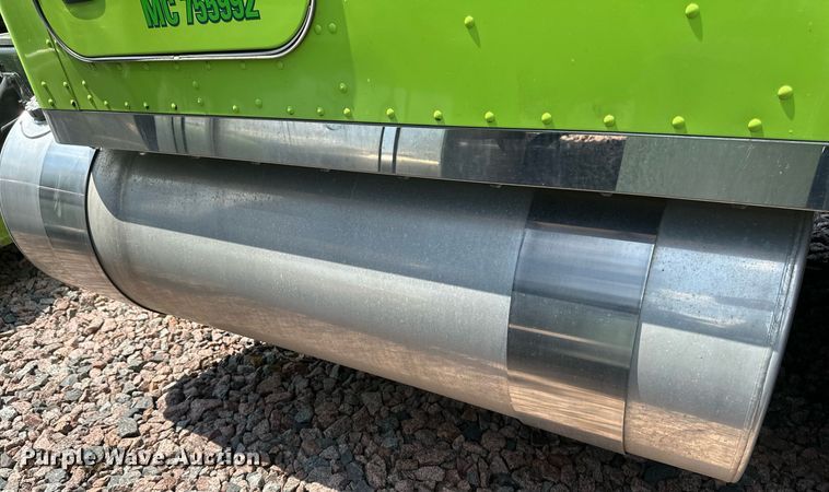 image for item YA0570 2018 Kenworth W900 semi truck