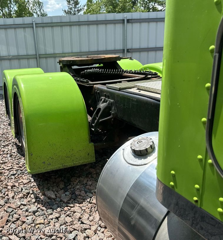 image for item YA0570 2018 Kenworth W900 semi truck