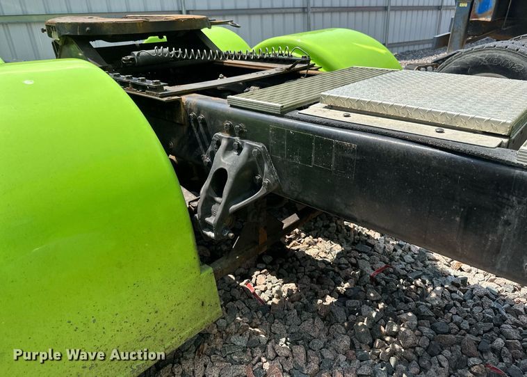 image for item YA0570 2018 Kenworth W900 semi truck