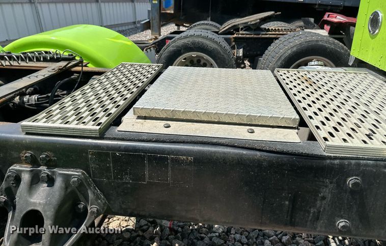 image for item YA0570 2018 Kenworth W900 semi truck