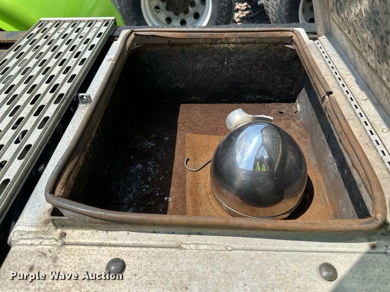 image for item YA0570 2018 Kenworth W900 semi truck