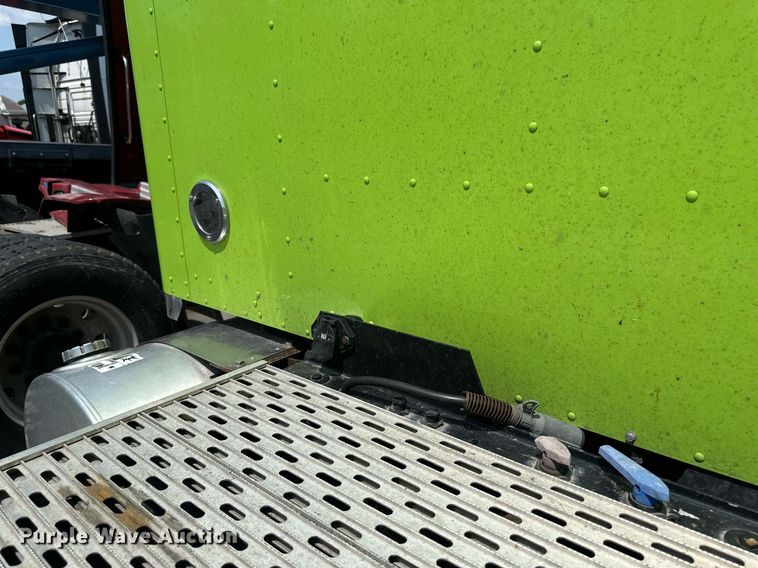 image for item YA0570 2018 Kenworth W900 semi truck