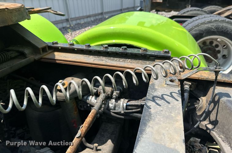 image for item YA0570 2018 Kenworth W900 semi truck