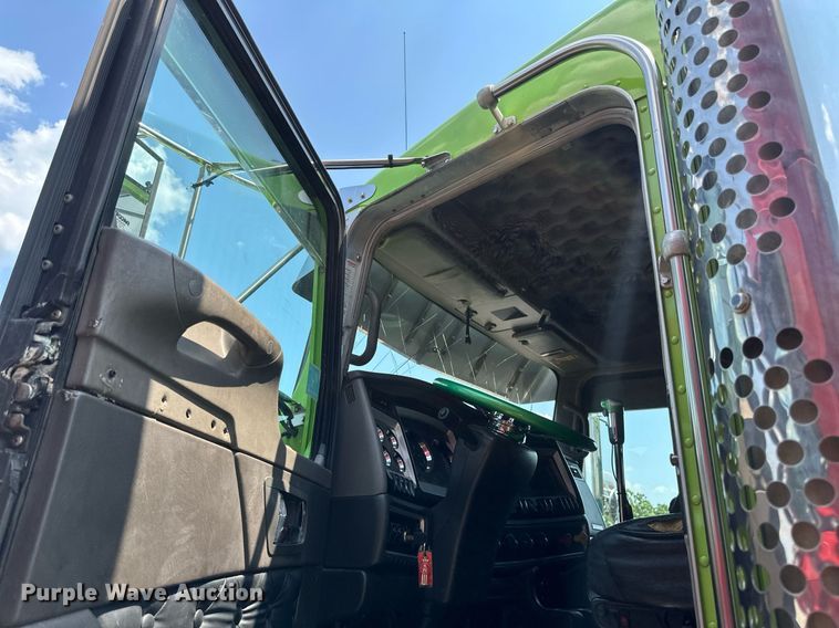 image for item YA0570 2018 Kenworth W900 semi truck