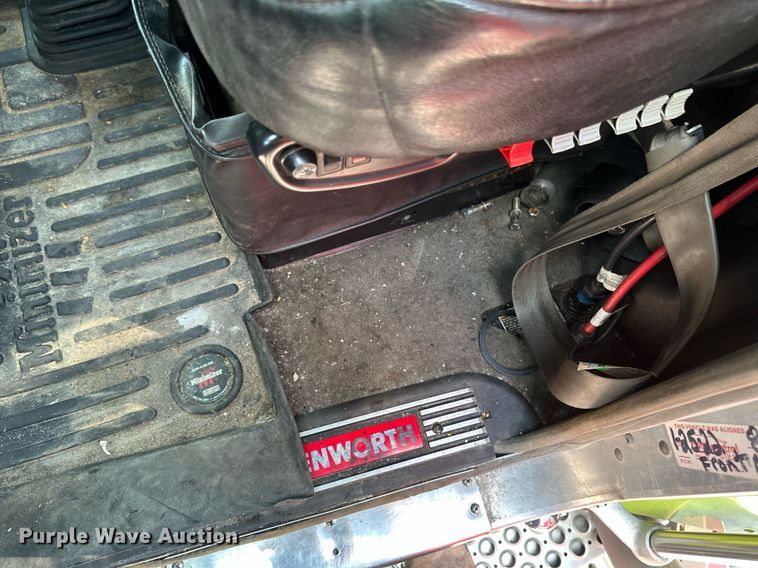 image for item YA0570 2018 Kenworth W900 semi truck