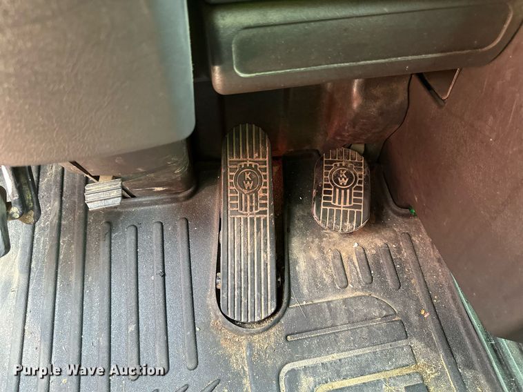 image for item YA0570 2018 Kenworth W900 semi truck