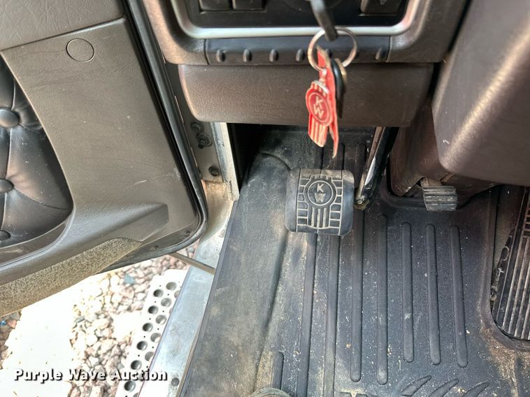 image for item YA0570 2018 Kenworth W900 semi truck