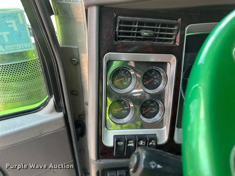 image for item YA0570 2018 Kenworth W900 semi truck