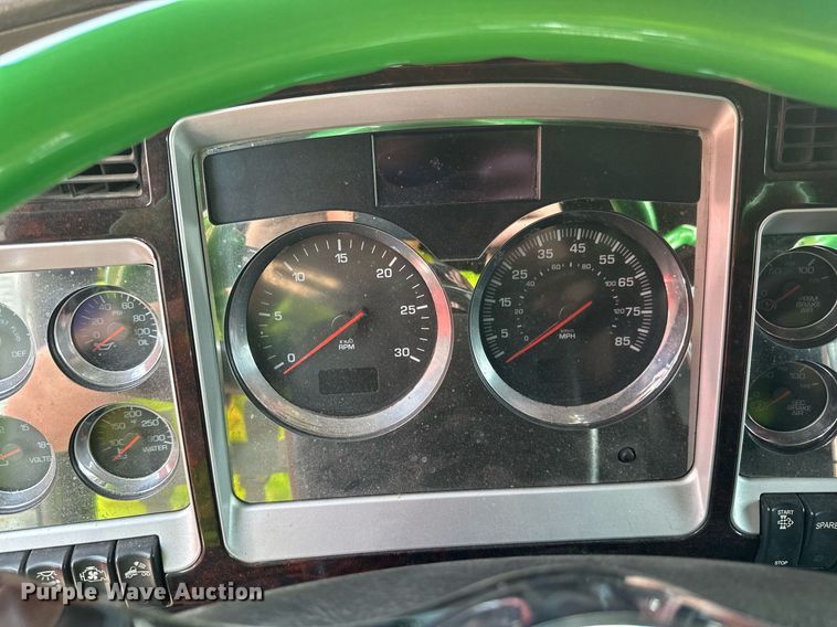 image for item YA0570 2018 Kenworth W900 semi truck