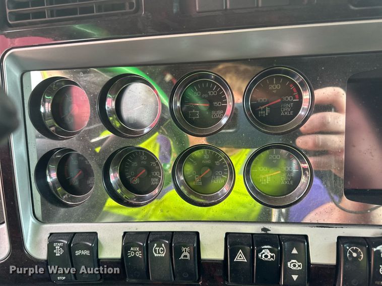 image for item YA0570 2018 Kenworth W900 semi truck