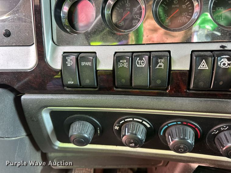 image for item YA0570 2018 Kenworth W900 semi truck